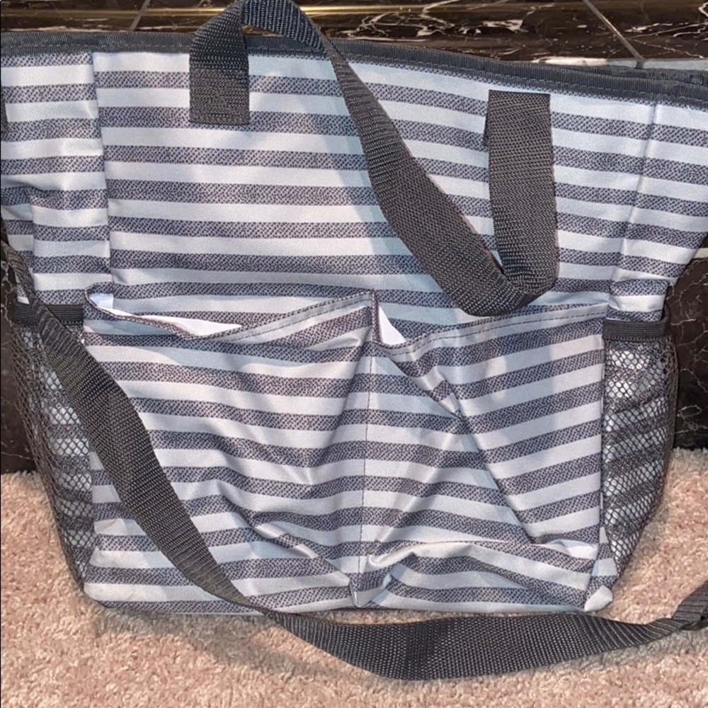 Full zip shoulder and cross body bag